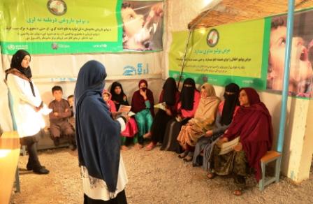 3._Polio_social_mobilizers_talk_to_women_who_have_just_arrived_from_Haripur_Pakistan_about_the_different_kinds_of_vaccinations_children_need_and_the_benefits_of_immunization 3._Polio_social_mobilizers_talk_to_women_who_have_just_arrived_from_Haripur_Pakistan_about_the_different_kinds_of_vaccinations_children_need_and_the_benefits_of_immunization