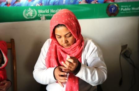 4._Elina_prepares_the_inactivated_polio_vaccine_IPV_to_administer_to_Maryam_a_three-year-old_refugee_at_the_UNHCR_encashment_centre_in_east_Kabul 4._Elina_prepares_the_inactivated_polio_vaccine_IPV_to_administer_to_Maryam_a_three-year-old_refugee_at_the_UNHCR_encashment_centre_in_east_Kabul