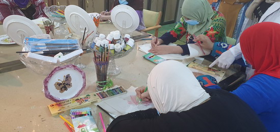 patients-doing-craft-activities patients-doing-craft-activities
