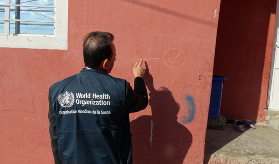 اللقاحات هي الطريق الوحيد لحماية الأطفال من أمراض يمكن تفاديها بالتمنيع اللقاحات هي الطريق الوحيد لحماية الأطفال من أمراض يمكن تفاديها بالتمنيع