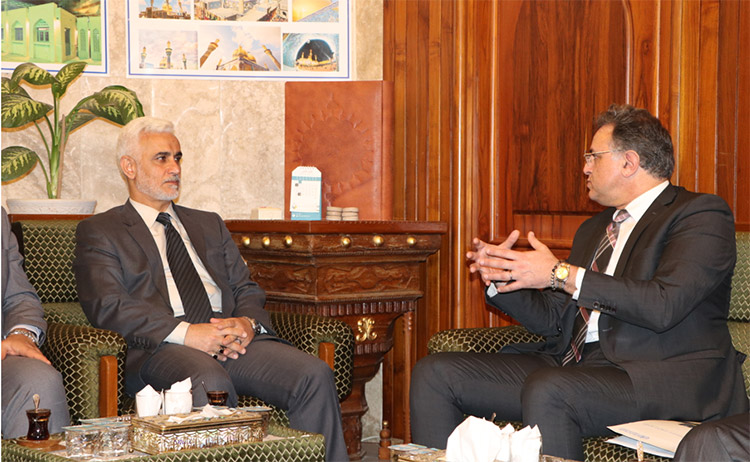 منظمة الصحة العالمية في العراق تزور المواقع الدينية في العراق لبحث التدابير الوقائية لمنع انتشار فيروس كورونا المستجد اثناء التجمعات في المناسبات الدينية القادمة منظمة الصحة العالمية في العراق تزور المواقع الدينية في العراق لبحث التدابير الوقائية لمنع انتشار فيروس كورونا المستجد اثناء التجمعات في المناسبات الدينية القادمة