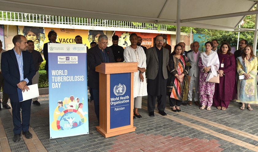 Special Secretary, Ministry of National Health Services, Mirza Nasir-ud-Din Mashud, and Deputy WHO Representative M. Ellen Thom during the commemoration of World Tuberculosis Day 2025 at WHO Pakistan premises