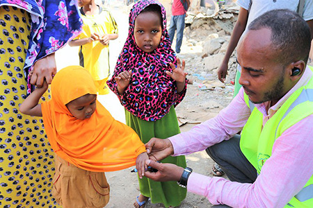 بيان بشأن إيقاف الفاشيات المتزامنة لفيروسات شلل الأطفال المشتقة من اللقاحات من النمطين 1 و2 في اليمن