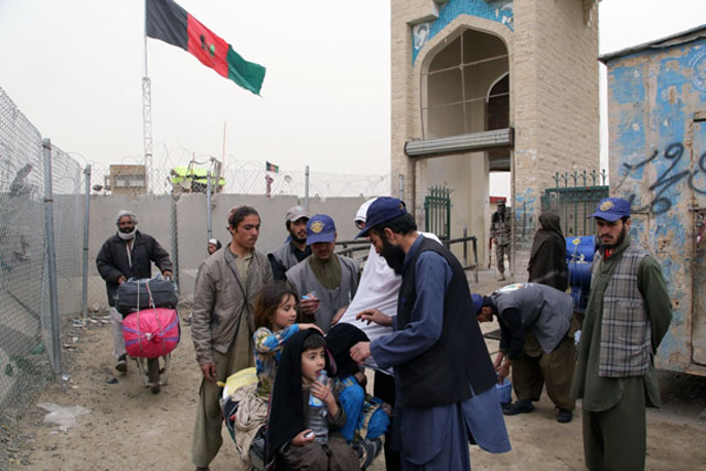 Credit: WHO Afghanistan/J.Jalali 10) Stepping up cross-border collaboration Afghanistan and Pakistan form one epidemiological block, making cross-border coordination and tracking of population movements crucial. The polio programmes in both countries have intensified coordination, with more regular communication and information sharing about population movements. Regular face-to-face meetings and video calls are taking place at national and subnational levels to enhance coordination. Vaccination campaign schedules continue to be synchronized and cross-notification of acute flaccid paralysis (AFP) cases as well as information-sharing of polio cases is regularly taking place.