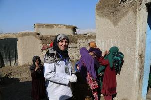 Midwife Kawkaba enters the mobile clinic in Pul-e-Company IDP camp