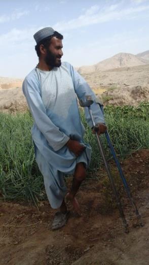 Shafiullah helps to battle refusals to save children from polio paralysis in Kandahar, Afghanistan