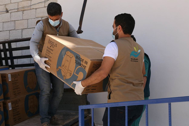 WHO (WHO Gaziantep, Turkish Red Crescent and OCHA) in partnership with Al-Sham Humanitarian Foundation, Hand in Hand for Syria, Independent Doctor’s Association, delivered an 11-truck shipment of essential medicines and health kits for primary health care, trauma, surgery and noncommunicable diseases (valued at US$ 813 880.00) estimated to provide 757 200 treatments for civilians in northwest Syria on 11 June 2020.