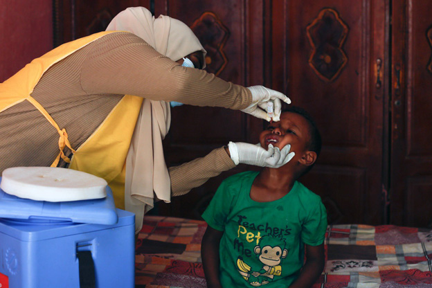 As Somalia battles COVID-19, WHO is also responding to other health threats to protect the most vulnerable. With the support of health authorities in the central and southern zones , and UNICEF, more than 56 500 children aged 6 months to 5 years received measles vaccine and vitamin A, and children above 12 months also received albendazole tablets.