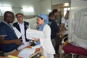 WHO mission team assessing the case management for dengue fever in Khyber Teaching Hospital which is receiving over 90% of dengue fever cases