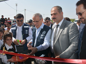 WHO Regional Director for the Eastern Mediterranean opens primary health care centre in Dohuk, Iraq,. From left to right: Dr Sayed Jaffar Hussain, WHO Representative in Iraq; Dr Ala Alwan, WHO Regional Director; Dr Rekawt Hama Rasheed, Minister of Health of the Kurdistan region; Mr Naseer Shamma, Iraqi musician