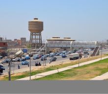 Passerelle construite par l'ONG Egyptian Society for Road Safety pour protéger les piétons et en souvenir de Deana Blanchard, fauchée alors qu'elle traversait cet axe très fréquenté de Maadi, en 2002.