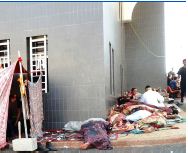 Patients with kidney disease who need life-saving haemodialysis two or three times weekly have camped outside Shifa hospital to guarantee their access to treatment ©WHO.