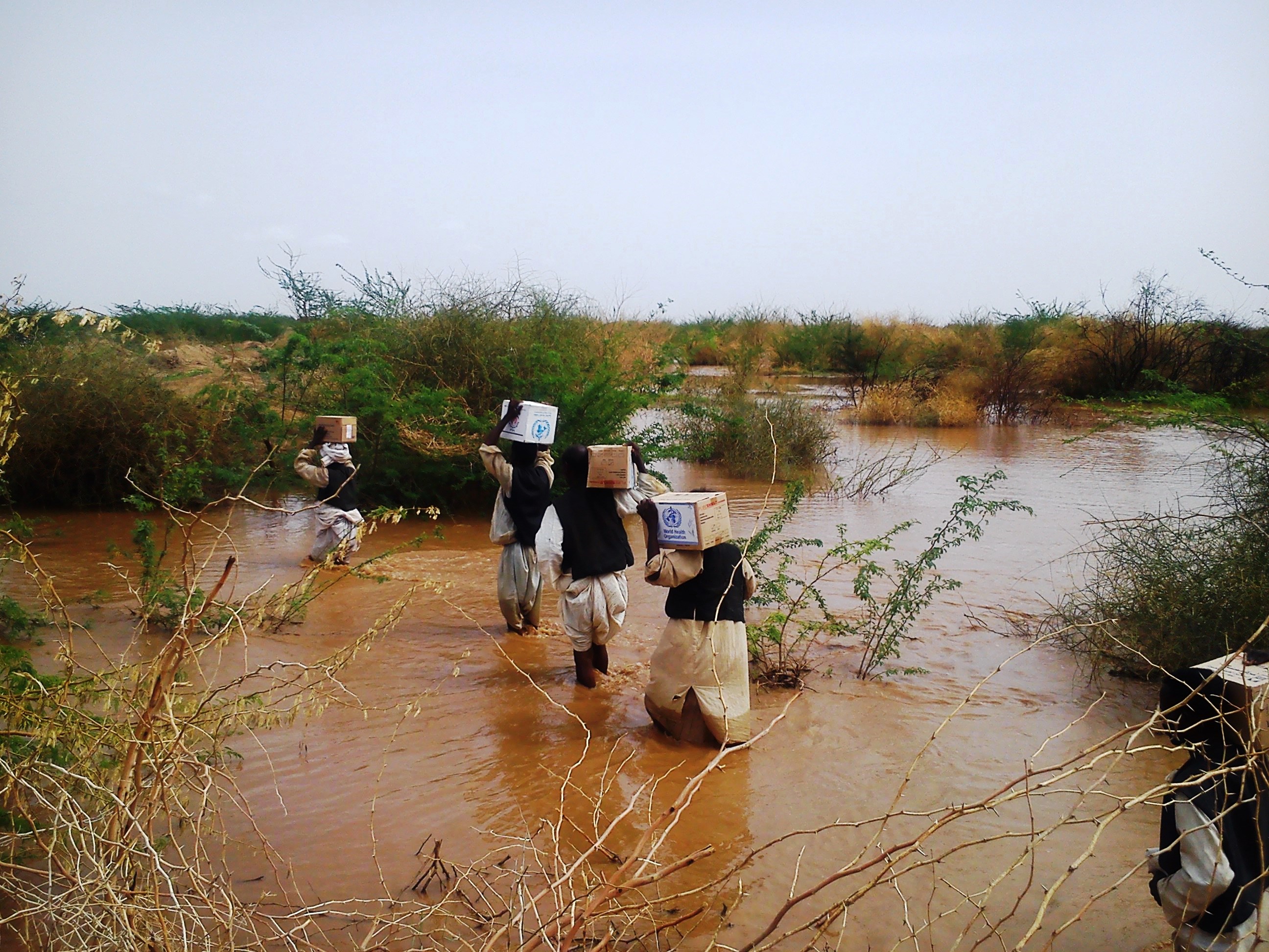 During floods, WHO does whatever it takes to get medicine to places that are difficult to reach. (Photo: Wafeeg Babiker Abu Elnoor/WHO).