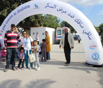 La photo nous montre des participants au parcours de santé EL Menzah 1