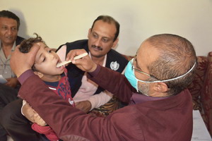 A rapid response team from Sana’a collects samples from symptomatic contacts after receiving an alert about a probable case of diphtheria 